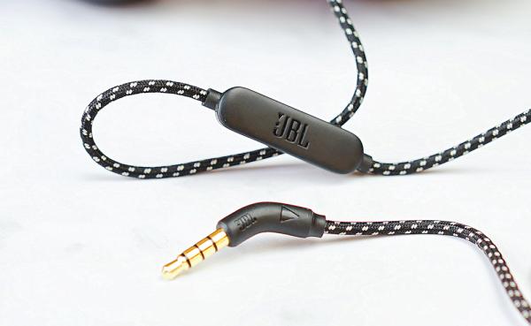 JBL LIVE650BT评测：是蓝牙耳机，更是AI智能耳机